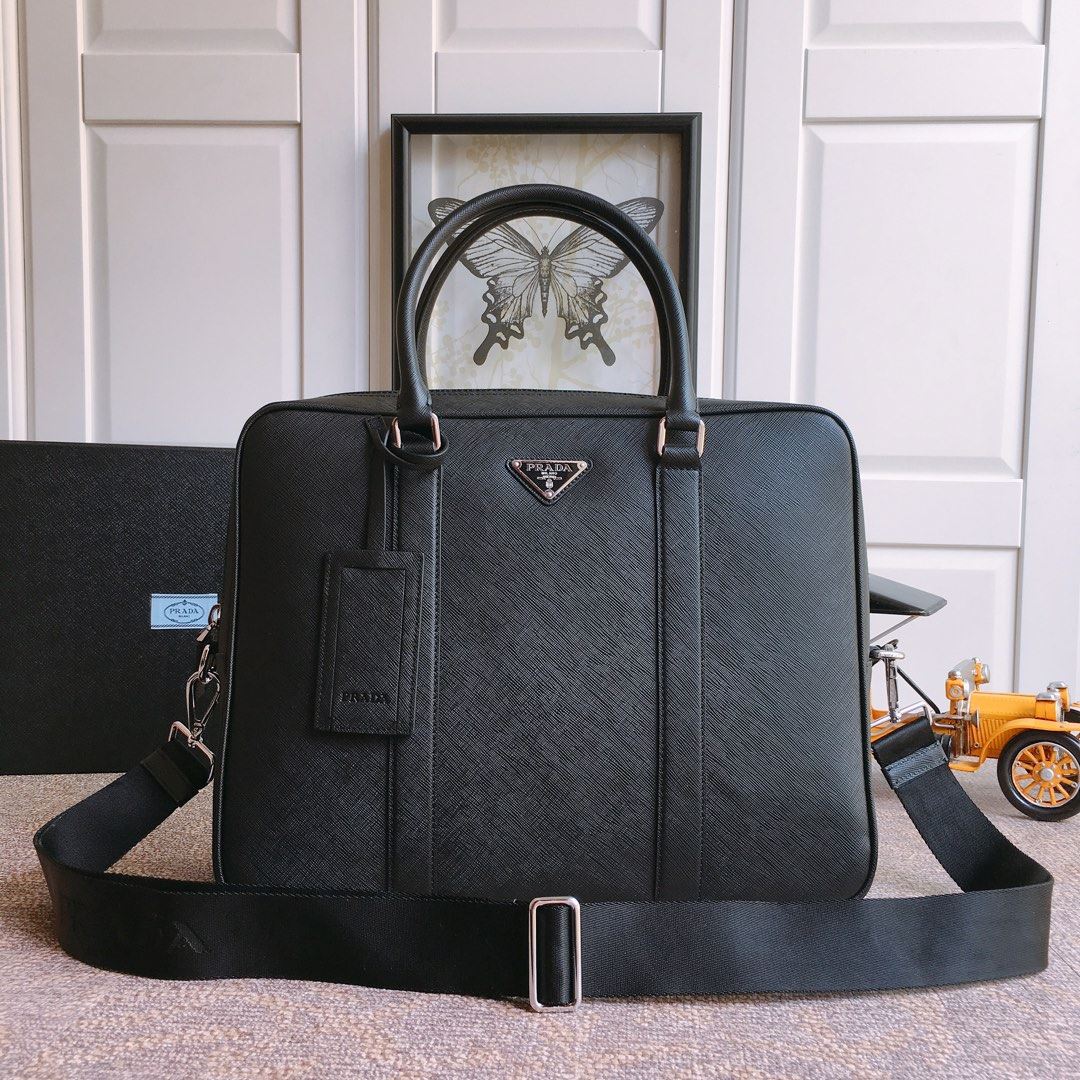 Pra*a briefcase
